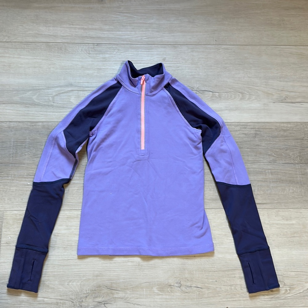 Ivivva long sleeve half zip, child size 6, in great condition.